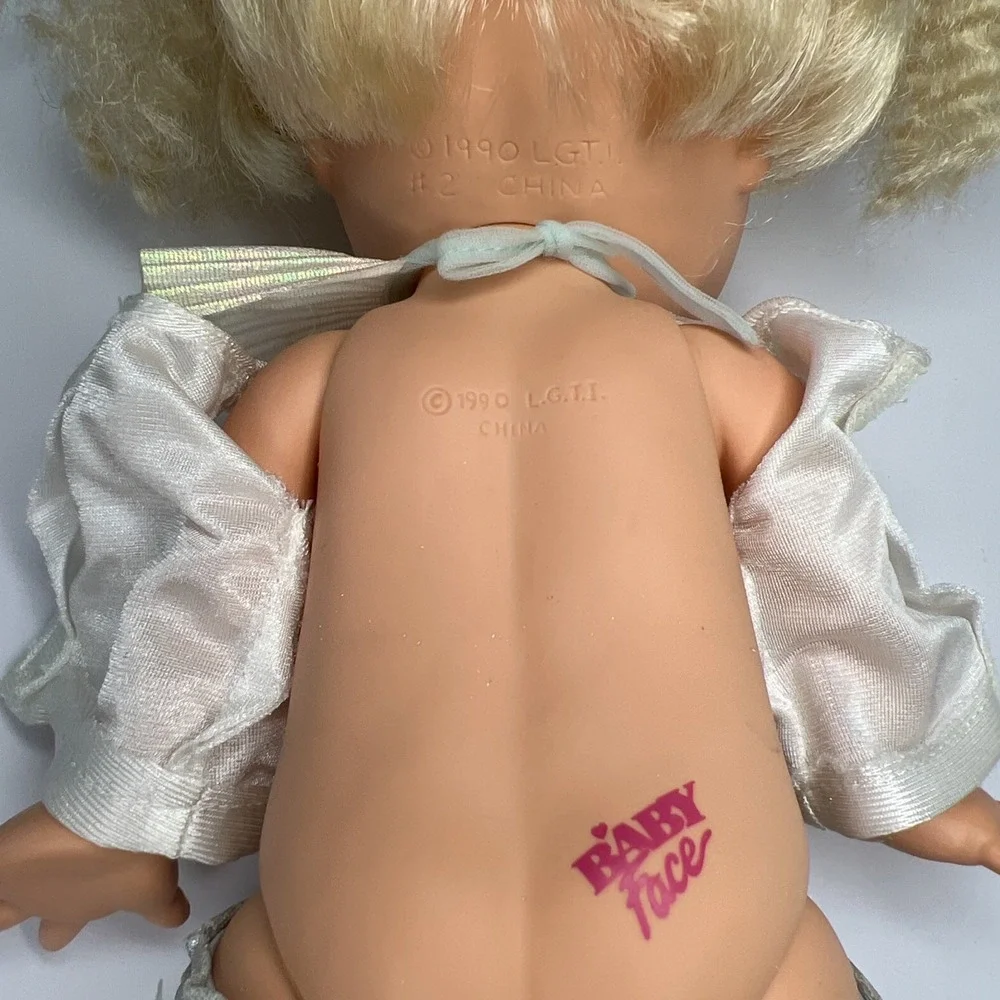 Vintage 1990 Galoob Baby Face So Surprised Suzie #2 Blue Eyes Silver Outfit